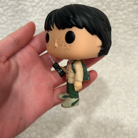 Funko POP! #423 Stranger Things Mike with Walkie Talkie - Picture 4 of 9